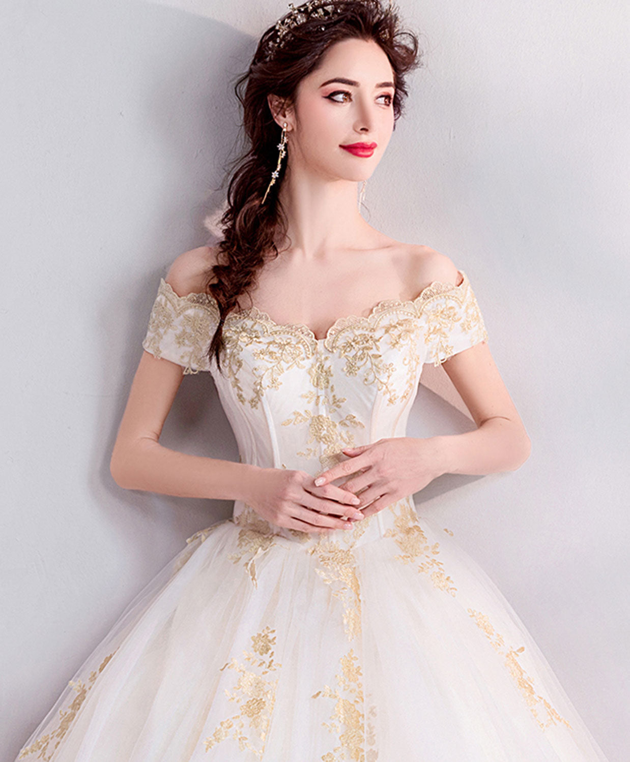 A-Line Off-the-Shoulder Sweetheart Floor-Length Ivory Tulle Gold Lace Appliqué Prom Dress