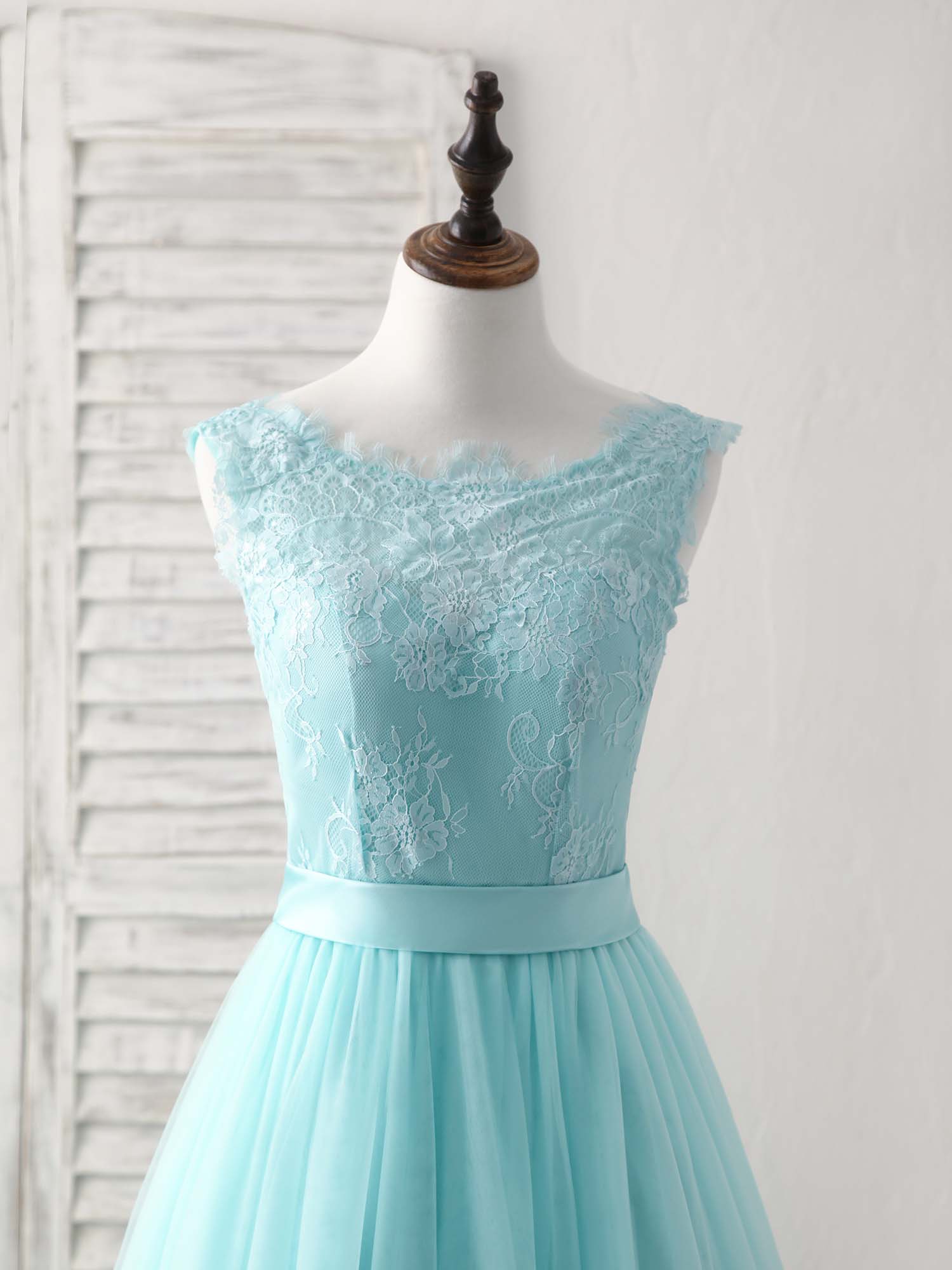 A-Line Scoop Neck Floor-Length Tulle Prom Dress with Lace Bodice