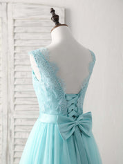 A-Line Scoop Neck Floor-Length Tulle Prom Dress with Lace Bodice