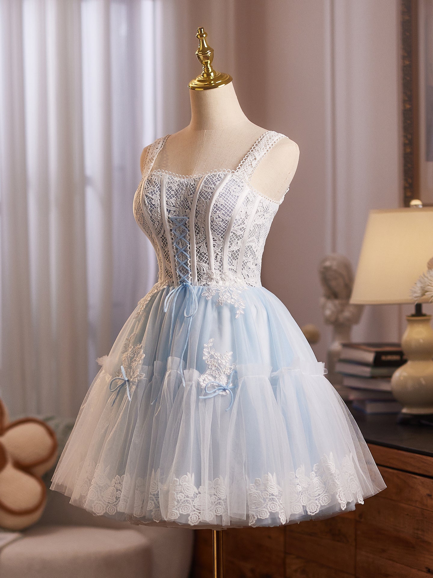 Blue Sweetheart Neck Tulle Lace Short Homecoming Dress