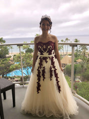 Ball Gown Sweetheart Neck Floor-Length Tulle Prom Dress with Contrast Lace Appliqué