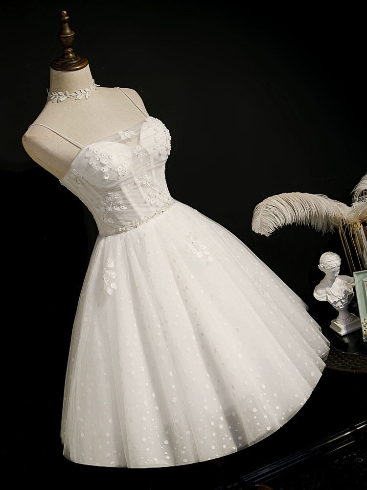 A-Line Ivory Sweetheart Neck Knee-Length Tulle Homecoming Dress with Spaghetti Straps and Floral Lace Appliqué