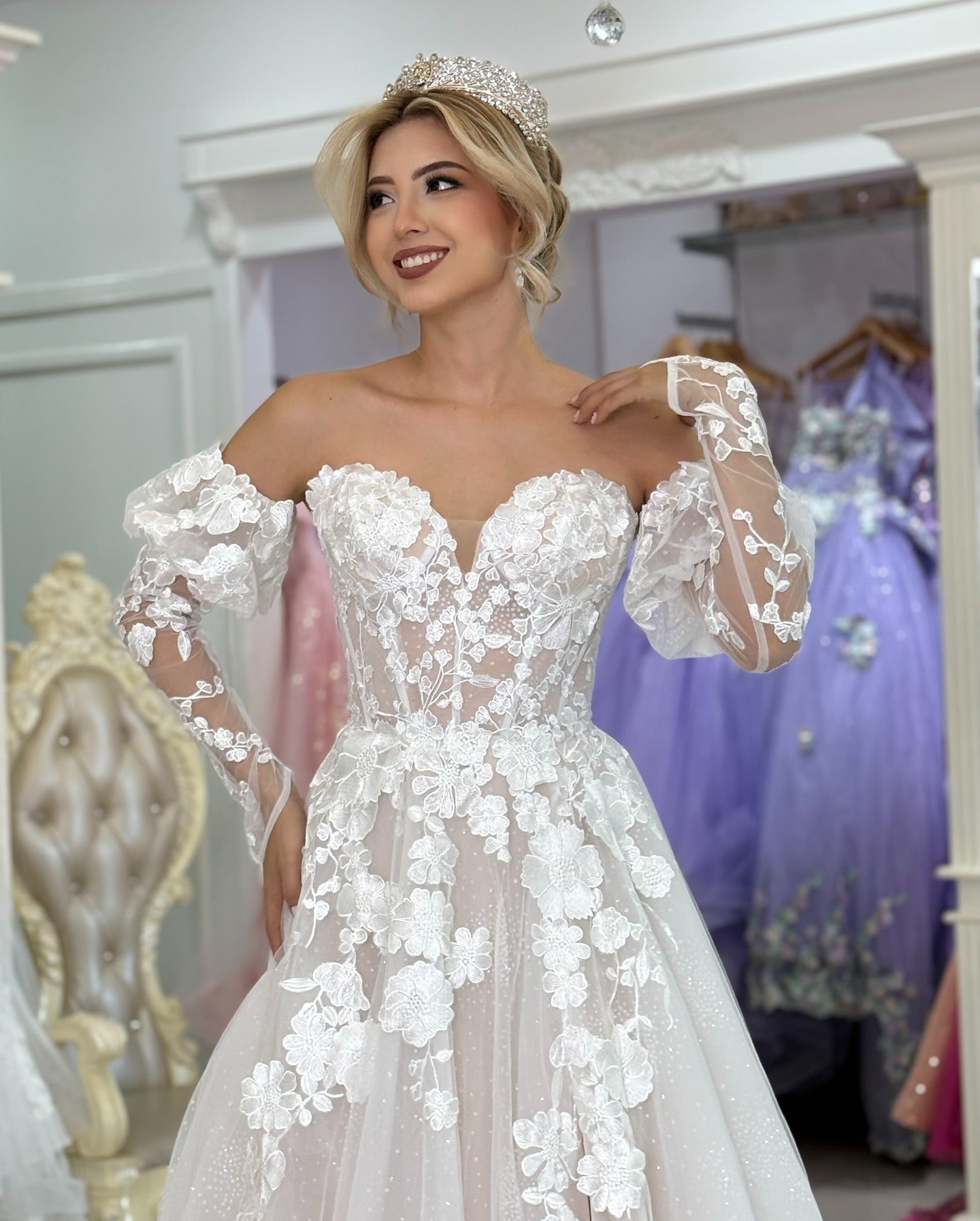 A-Line Sweetheart Neck Floor-Length Tulle Prom Dress with Floral Lace Appliqué and Sheer Long Sleeves