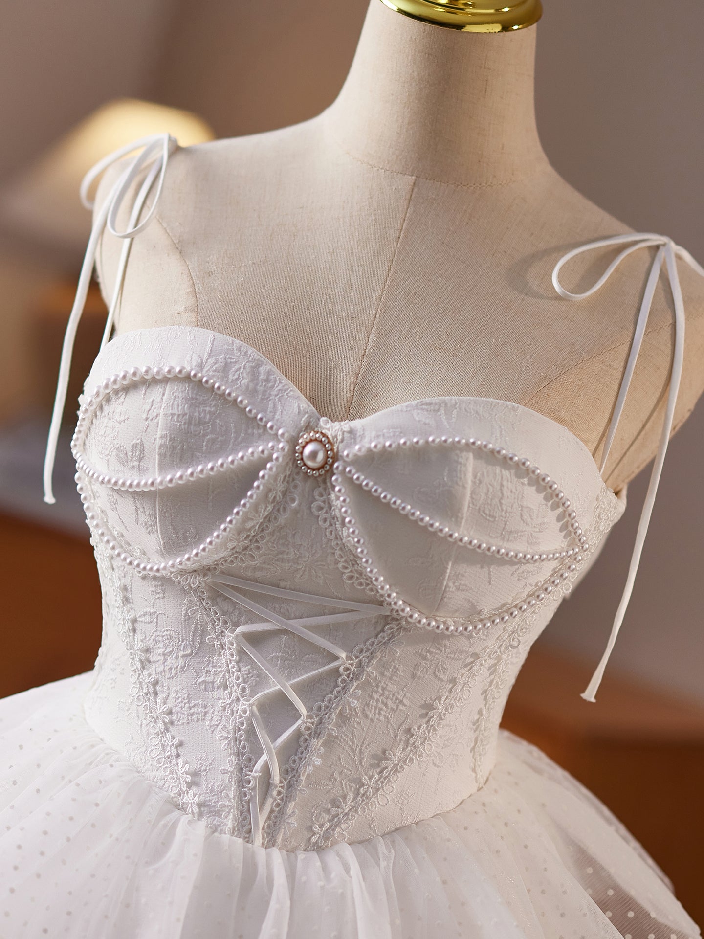 White Sweetheart Neck Tulle Lace Short Homecoming Dress