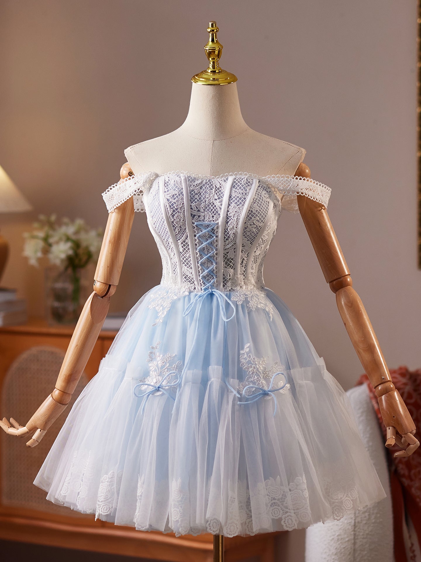 Blue Sweetheart Neck Tulle Lace Short Homecoming Dress