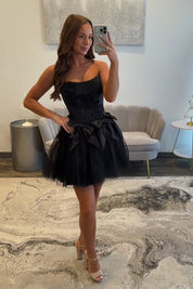 A-Line Strapless Short/Mini Tulle Black Homecoming Dress with Bow Detail
