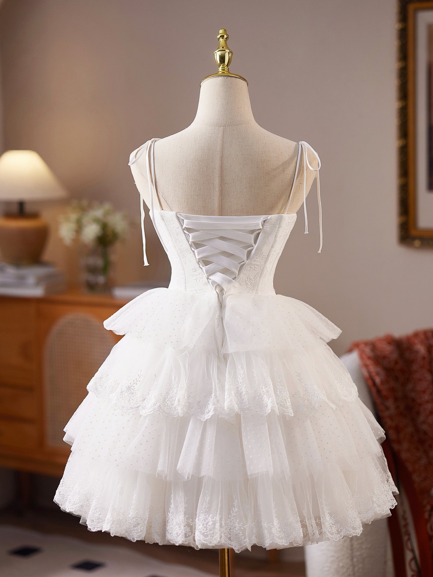 White Sweetheart Neck Tulle Lace Short Homecoming Dress