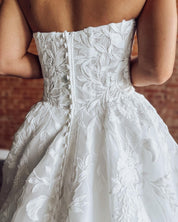 A-Line Sweetheart Neck Floor-Length Tulle Wedding Dress with Lace Appliqué Bodice