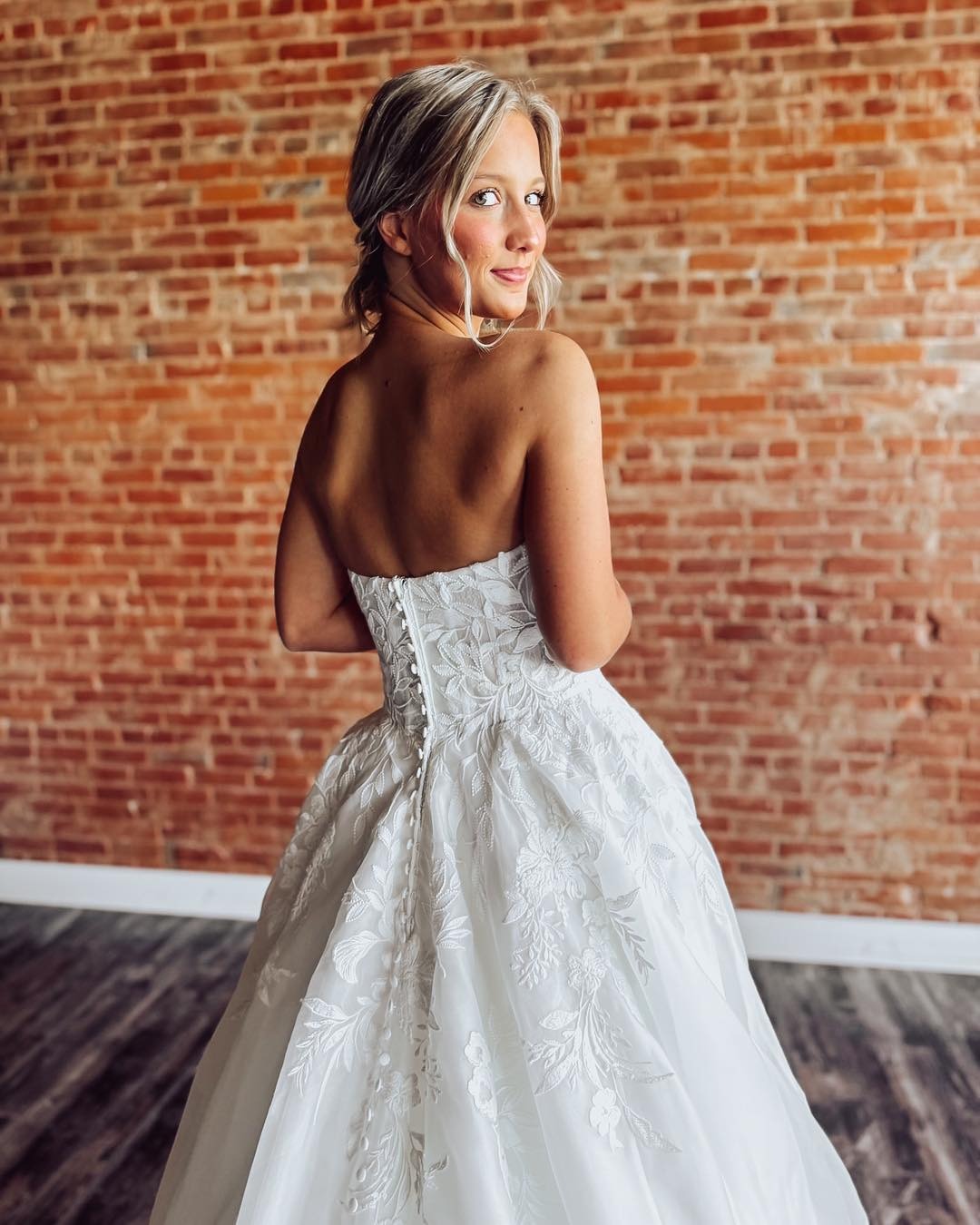 A-Line Sweetheart Neck Floor-Length Tulle Wedding Dress with Lace Appliqué Bodice