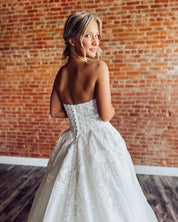 A-Line Sweetheart Neck Floor-Length Tulle Wedding Dress with Lace Appliqué Bodice