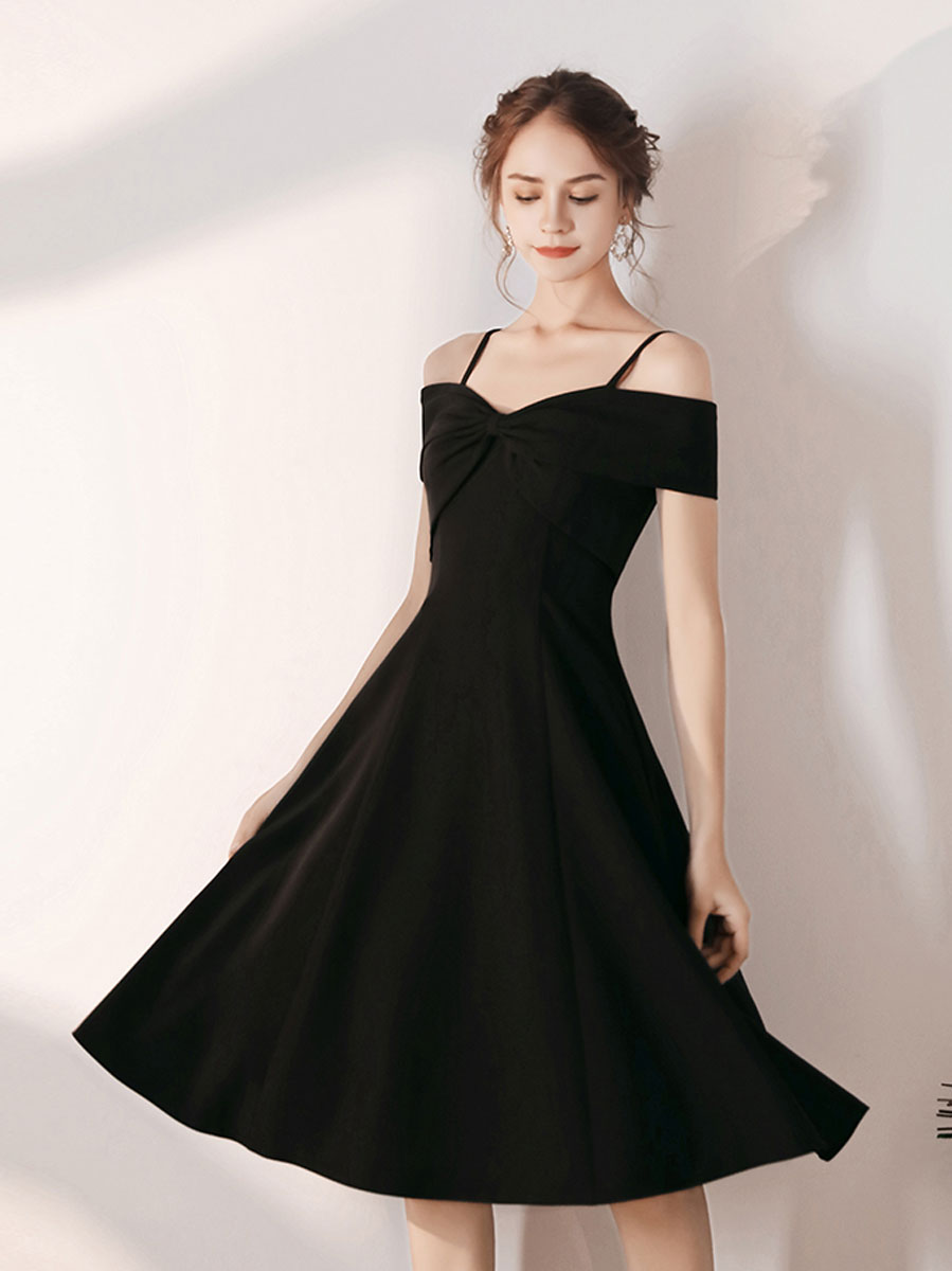 A-Line Sweetheart Knee-Length Black Chiffon Homecoming Dress with Off-the-Shoulder Straps