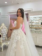 A-Line Spaghetti Straps Floor-Length Tulle Prom Dress with Lace Appliqué