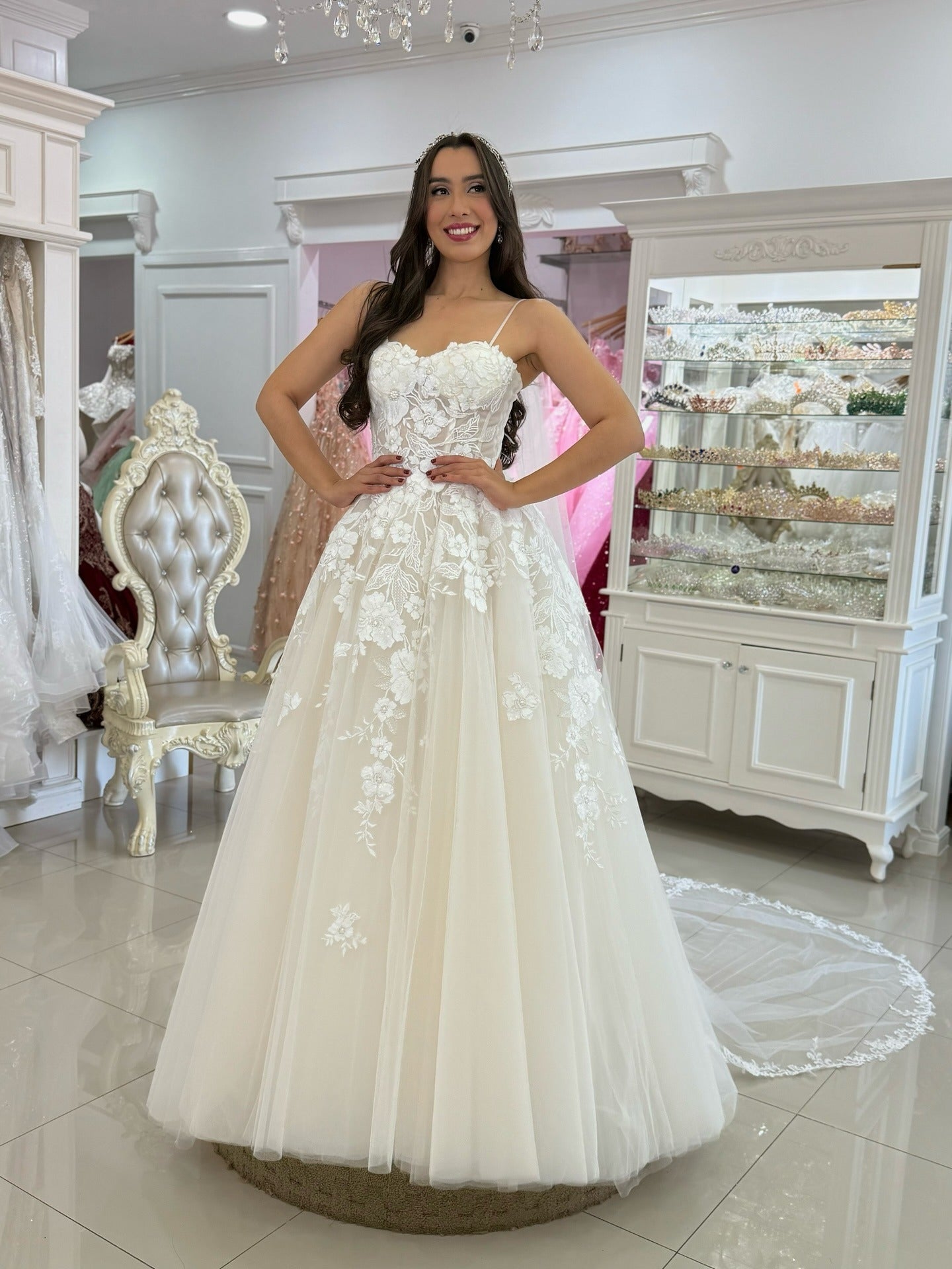 A-Line Spaghetti Straps Floor-Length Tulle Prom Dress with Lace Appliqué