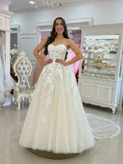 A-Line Spaghetti Straps Floor-Length Tulle Prom Dress with Lace Appliqué