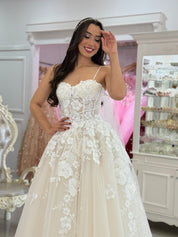 A-Line Spaghetti Straps Floor-Length Tulle Prom Dress with Lace Appliqué