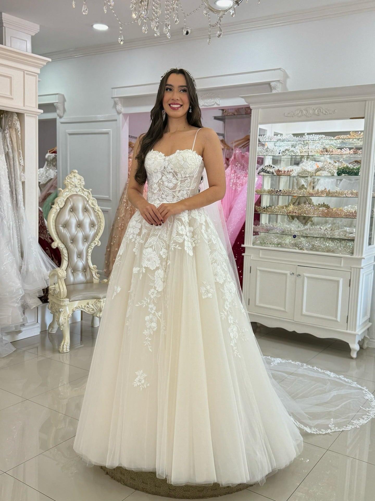 A-Line Spaghetti Straps Floor-Length Tulle Prom Dress with Lace Appliqué