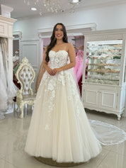 A-Line Spaghetti Straps Floor-Length Tulle Prom Dress with Lace Appliqué