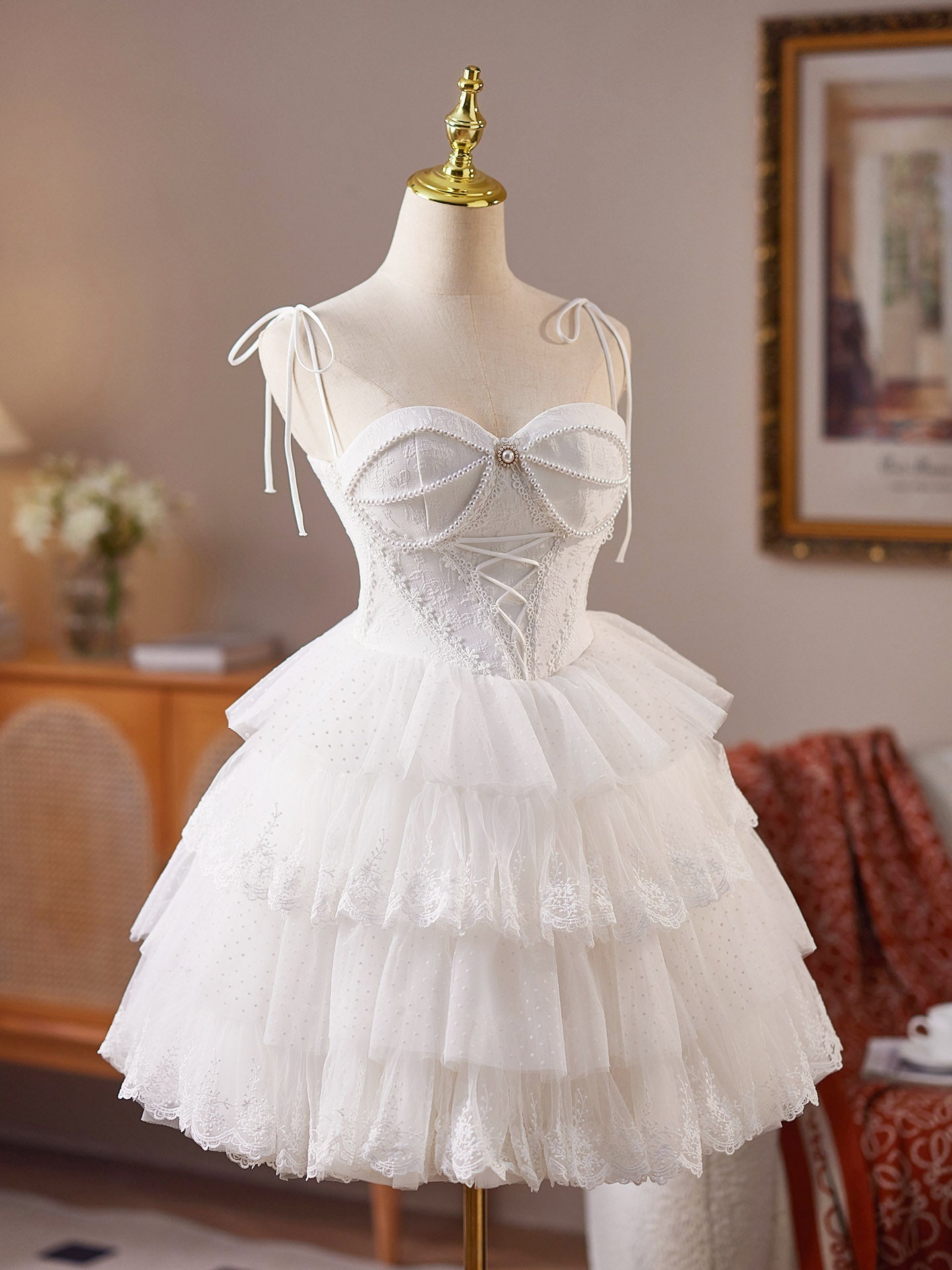 White Sweetheart Neck Tulle Lace Short Homecoming Dress