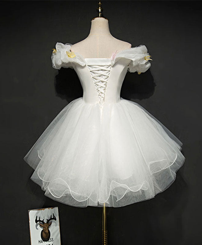 Off-Shoulder Sweetheart Tulle Knee-Length White Homecoming Dress with Floral Applique
