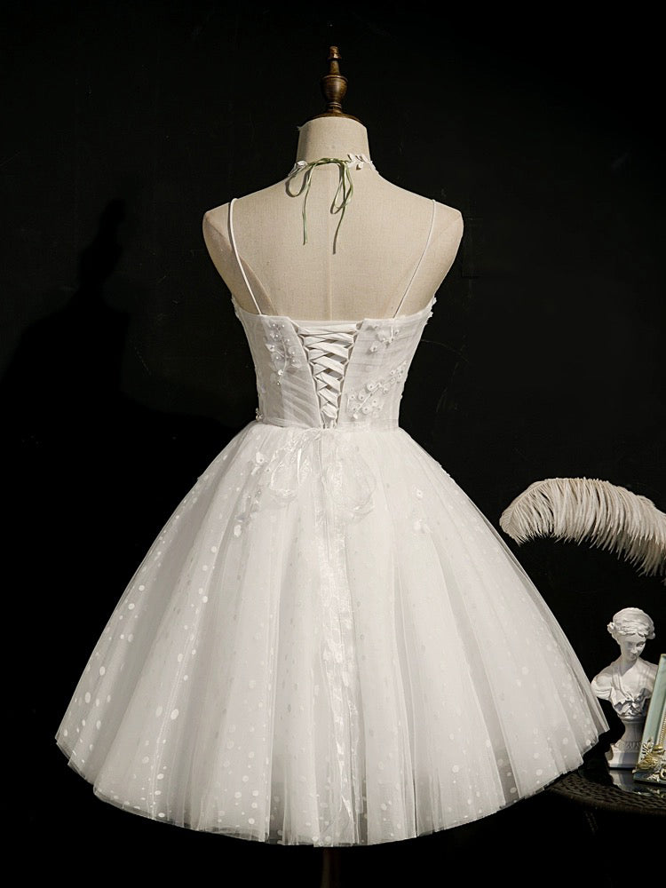 A-Line Ivory Sweetheart Neck Knee-Length Tulle Homecoming Dress with Spaghetti Straps and Floral Lace Appliqué