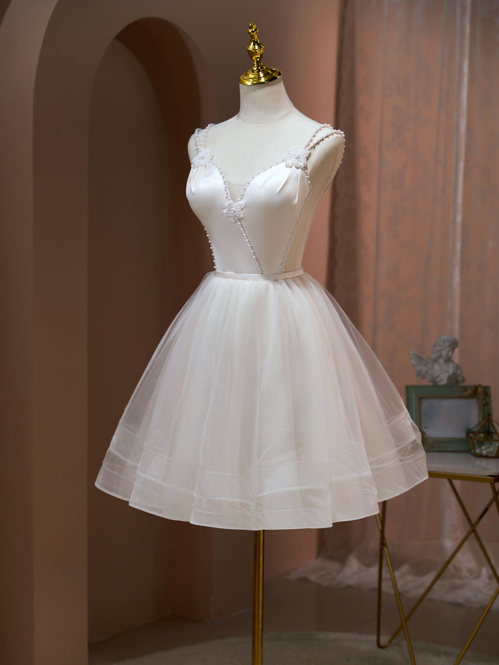 White A-Line Sweetheart Neck Knee-Length Tulle Homecoming Dress with Pearl-Trimmed Bodice