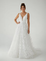 A Line White Tulle Lace Sleeveless Flowers Wedding Dresses - KissProm