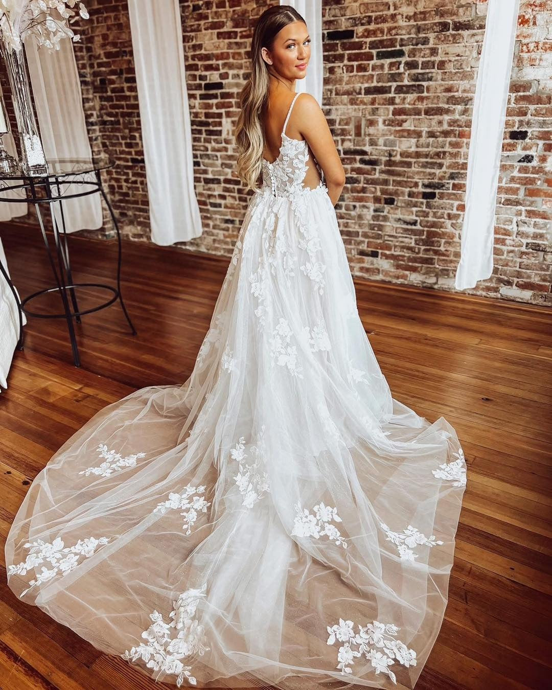 A-Line Scoop Neck Floor-Length Tulle Lace Wedding Dress with Spaghetti Straps and Front Slit