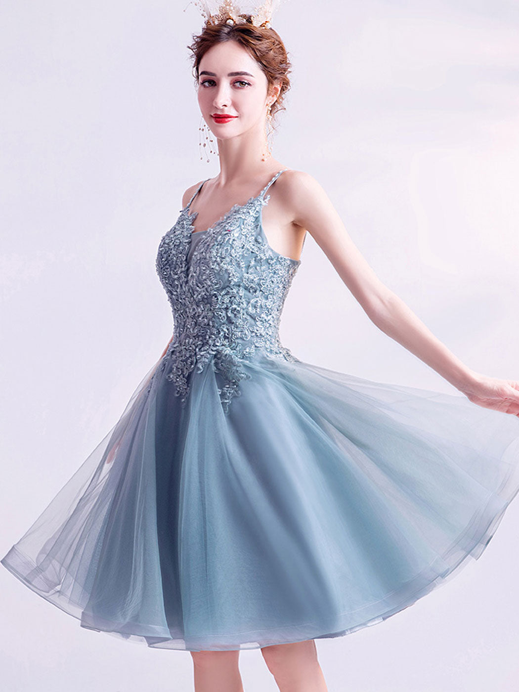 Dusty Blue A-Line V-Neck Knee-Length Tulle Homecoming Dress with Lace Appliqué Bodice