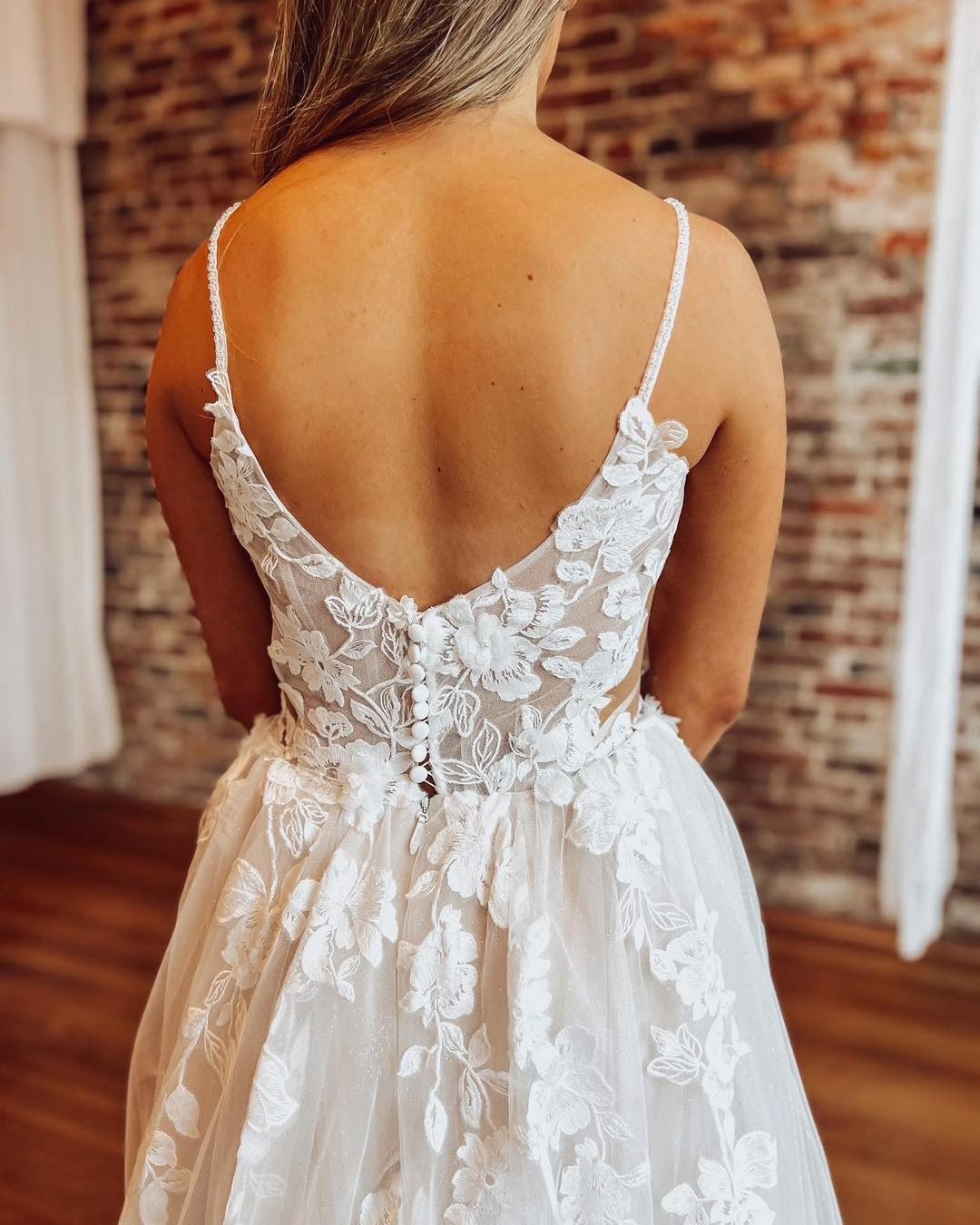 A-Line Scoop Neck Floor-Length Tulle Lace Wedding Dress with Spaghetti Straps and Front Slit