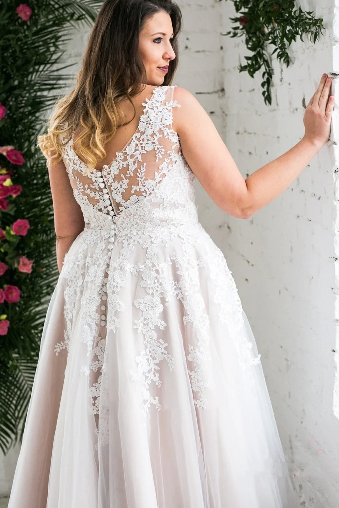 A Line Romantic Tulle Plunging Neckline Wedding Dress with Appliques
