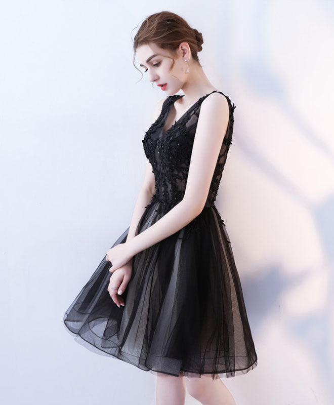 V-Neck Tulle & Lace Cocktail Homecoming Dress with Floral Detailing