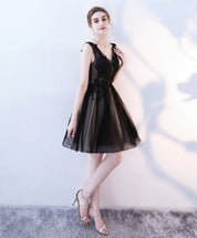 V-Neck Tulle & Lace Cocktail Homecoming Dress with Floral Detailing
