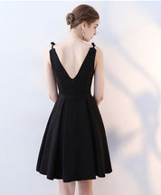 A-line V-Neck Short/Mini Chiffon Homecoming Dress with Bowknot Straps