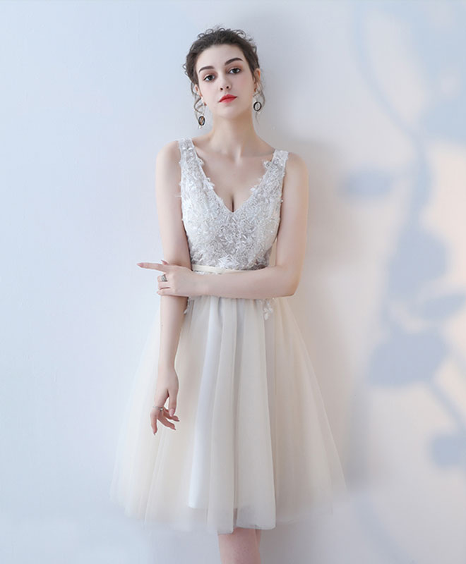 A-Line V-Neck Knee-Length Tulle & Lace Homecoming Dress with Floral Appliqué