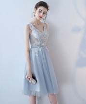 A-Line V-Neck Knee-Length Tulle & Lace Homecoming Dress with Floral Appliqué