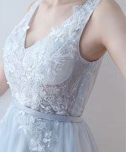 A-Line V-Neck Knee-Length Tulle & Lace Homecoming Dress with Floral Appliqué