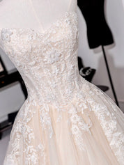 Elegant Lace Appliqué A-Line Tulle Prom Dress