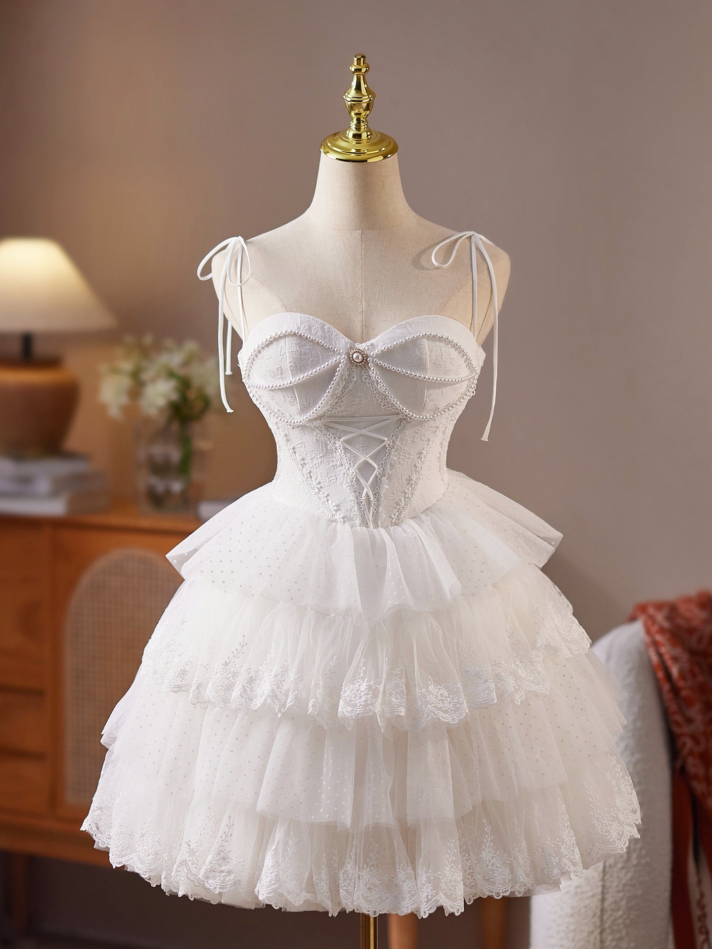 White Sweetheart Neck Tulle Lace Short Homecoming Dress