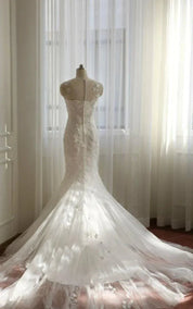 Mermaid Sleeveless Lace Appliques Covered-Button Tulle Wedding Dress