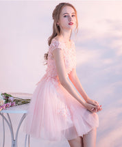 A-Line Scoop Neck Knee-Length Tulle & Lace Homecoming Dress with Floral Appliqué